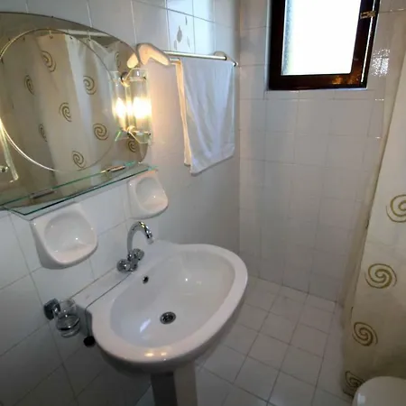 Katomeris House * روذا