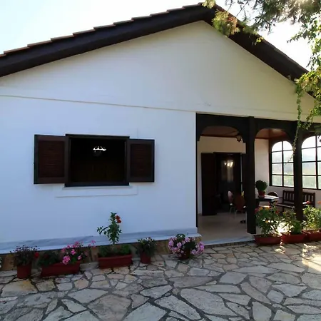 Apartman Katomeris House