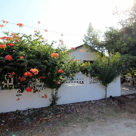 Katomeris House Apartman *